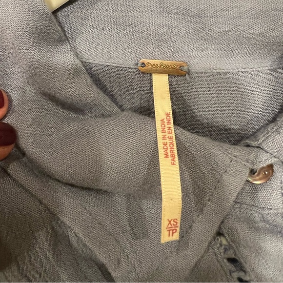 Free People /  Women’s Katie Bird Button-Up / Long Sleeve w/ Crochet Detailing - Picture 4 of 4